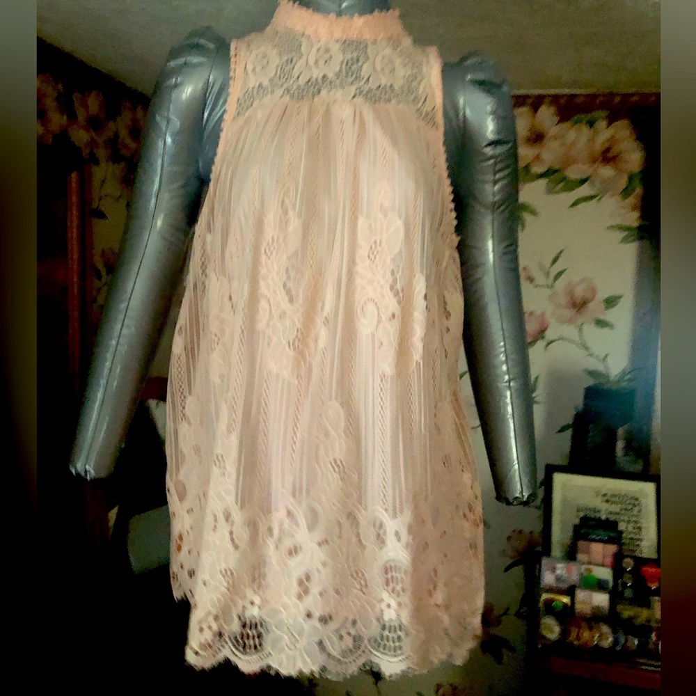 Medium light pink sleeveless top